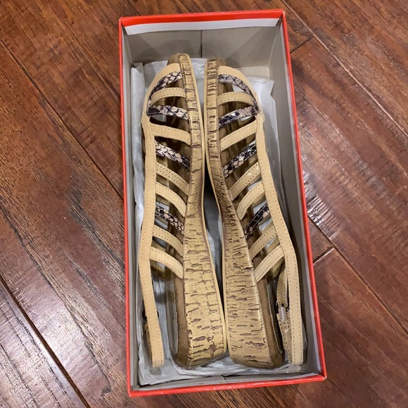 Aerosoles beige and faux snake strapped wedge. New!! - Picture 8 of 8